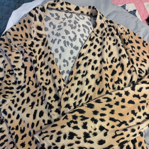 Light weight leopard cardigan one size women’s - Picture 2 of 3